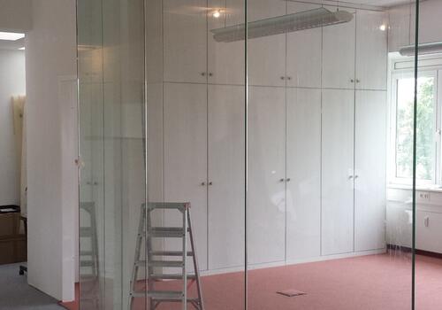 Glas: Trennwände & Türen