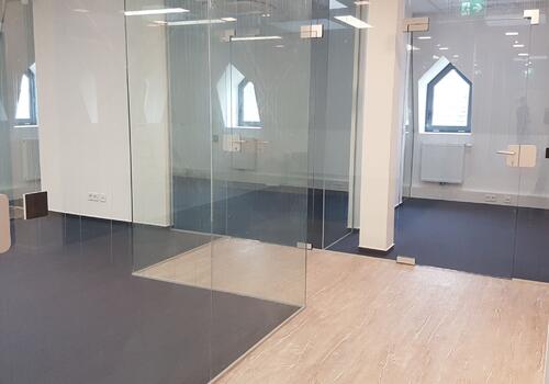 Glas: Trennwände & Türen