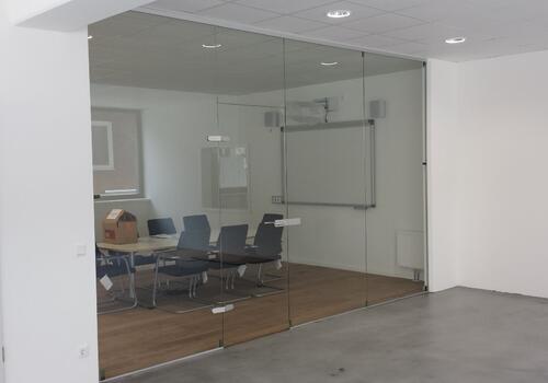 Glas: Trennwände & Türen